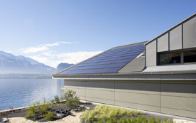 Eternit setzt auf Energiedächer mit Photovoltaik und thermischen Solarkollektoren. 
